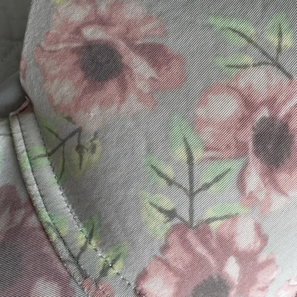 Vince Camuto Gray & Pink Floral Lightly Lined Floral Push Up Bra 36B EUC